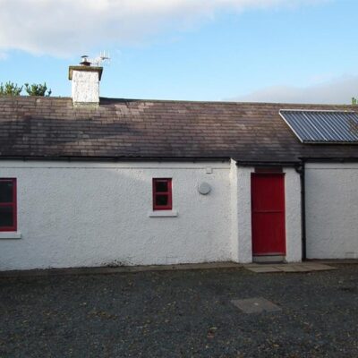 An Creagán (3 bedroom) – Inishtimahon - back of the house with solar panel