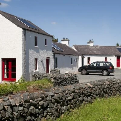 An Creagán (2 bedroom) – Sultin - house view from the side