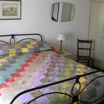Cobblers Cottage - double bed bedroom