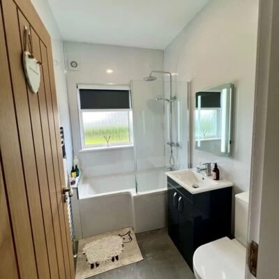 The Myles’ Cottage - bathroom